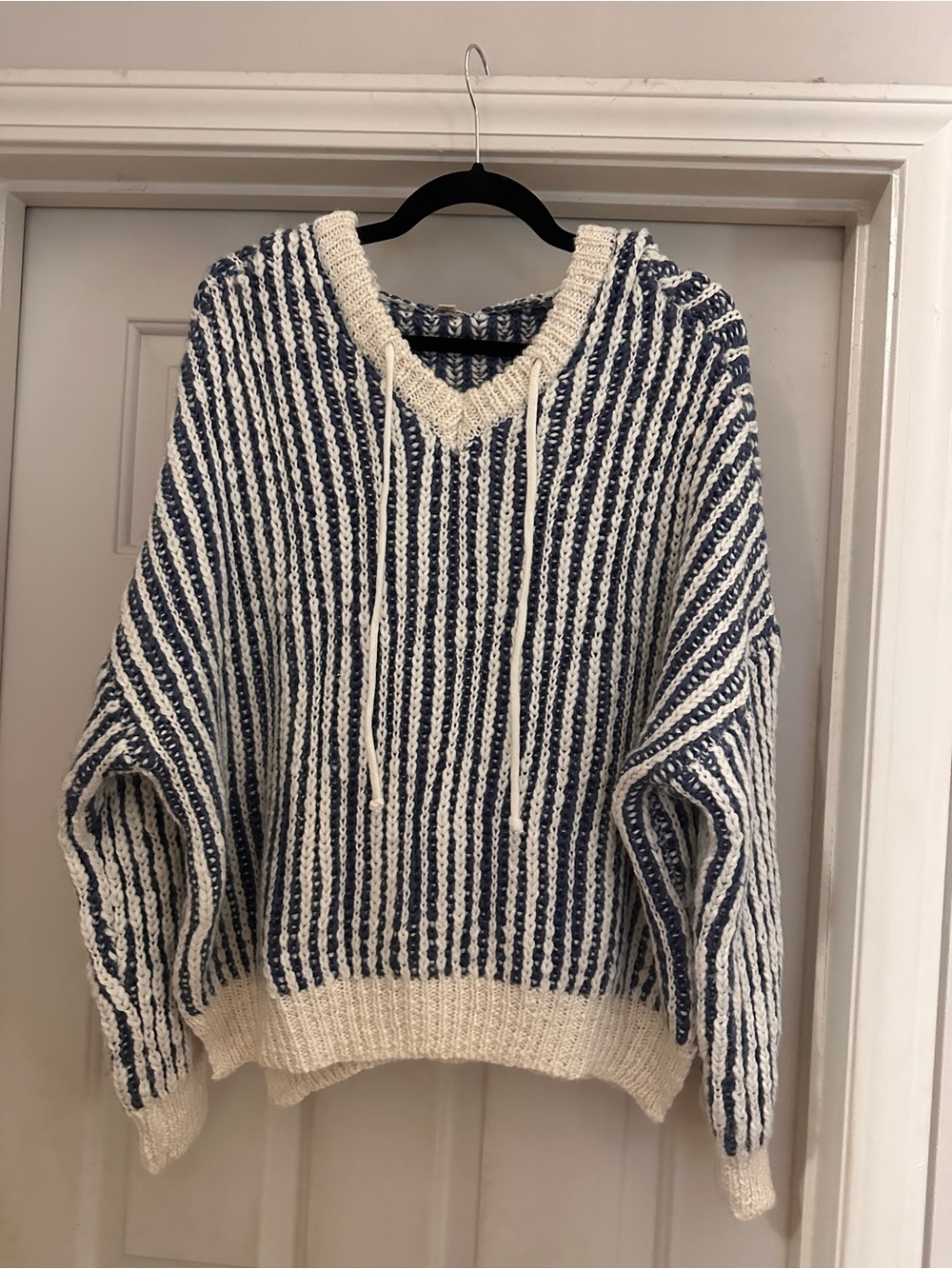 POL Navy and Cream Striped V-Neck Pullover Sweater